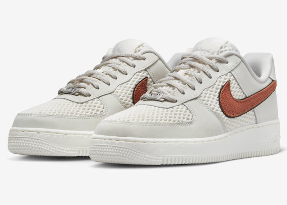 Nike Air Force 1 Low搭配篮球Swoosh标志
