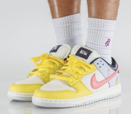 Nike SB Dunk Low“真实”的足部照片