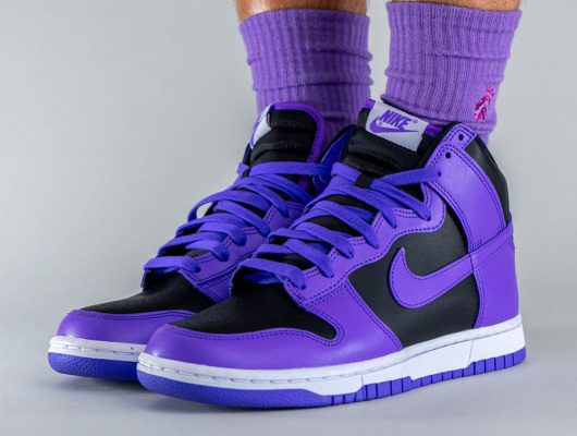 首秀：Nike Dunk High“紫色/黑色”
