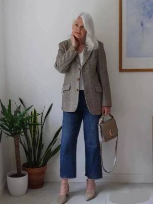 国外白发奶奶的“极简晚年”：白发过肩，体态好，穿搭简约很显贵