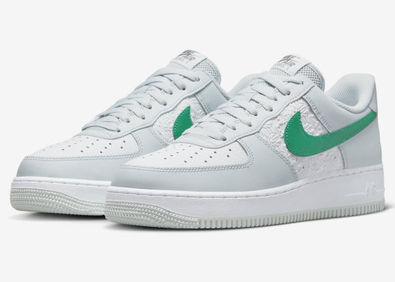 Nike Air Force 1 Low Covered in Embossed篮球标志
