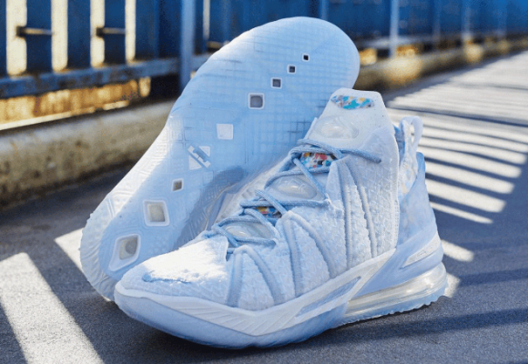 Nike詹姆斯18冰淇淋配色实物图 Nike LeBron 18 “Blue Tint” Nike白蓝色实战球鞋 货号：CW3156-400
