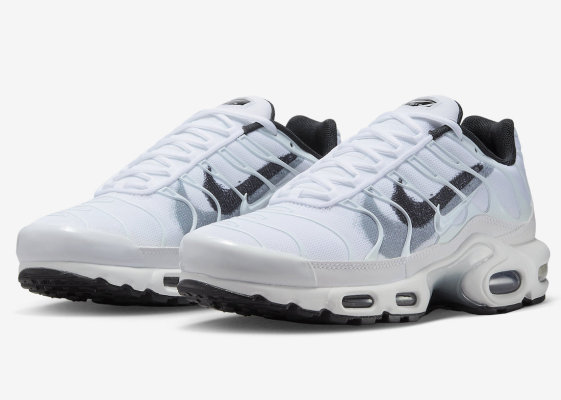 Nike Air Max Plus With Spray Paint Swooshes字样
