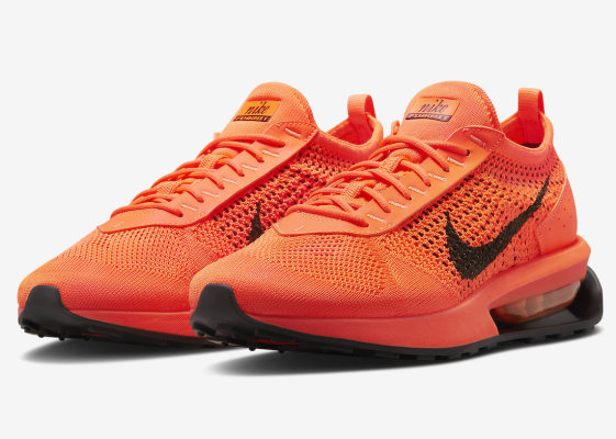 亮橙色Nike Air Max Flyknit Racer表面
