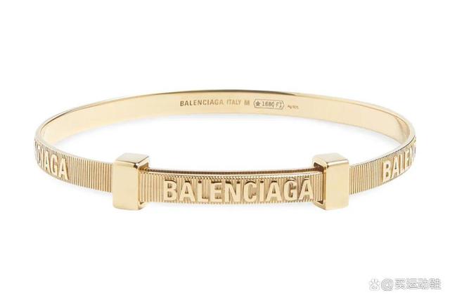 Balenciaga再次推出595美元的小单品，形似拉链