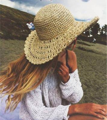 自带度假风情的草编帽，戴出夏日的优雅