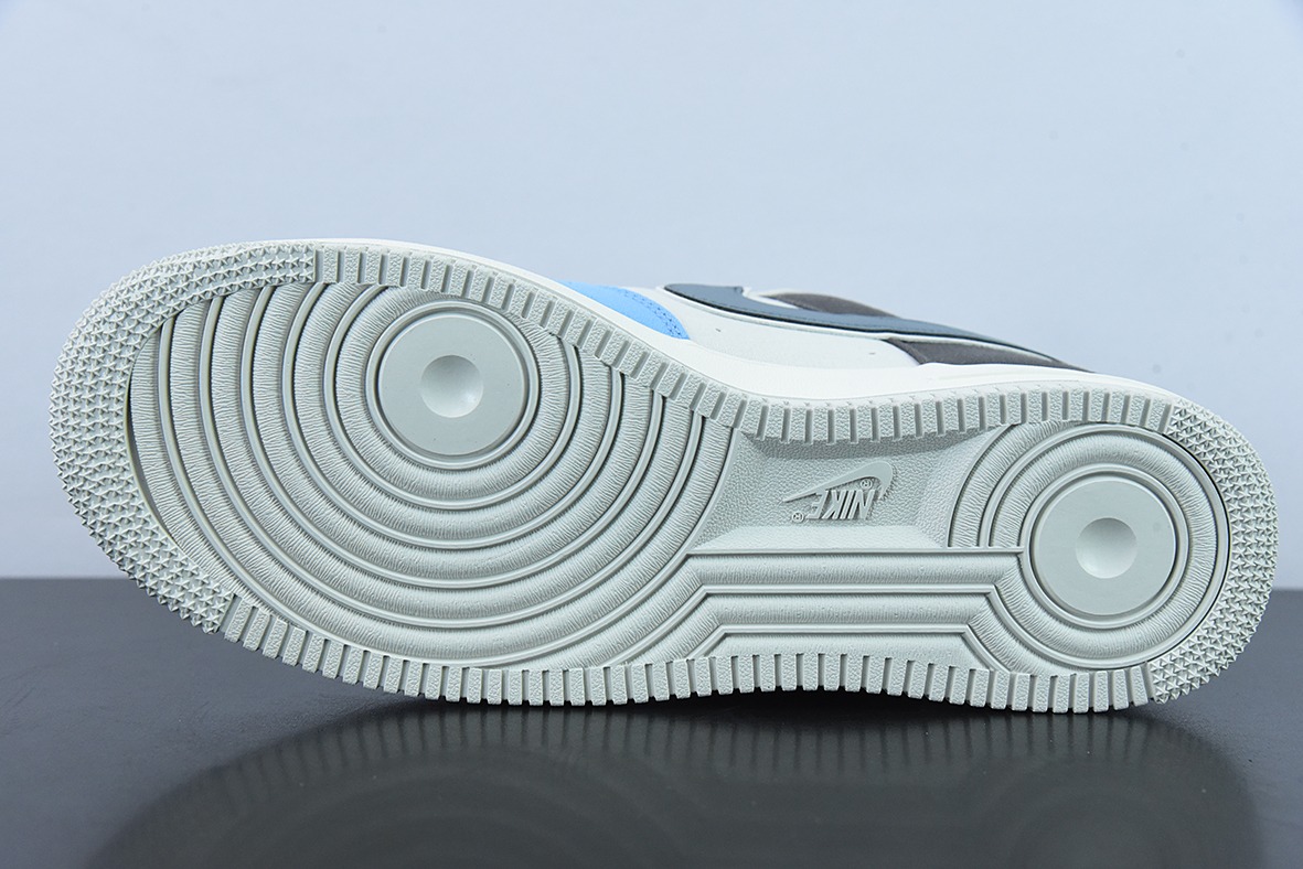 耐克Nike Air Force 1 ’07 浅蓝布面空军一号低帮休闲板鞋 货号：DG2296-024