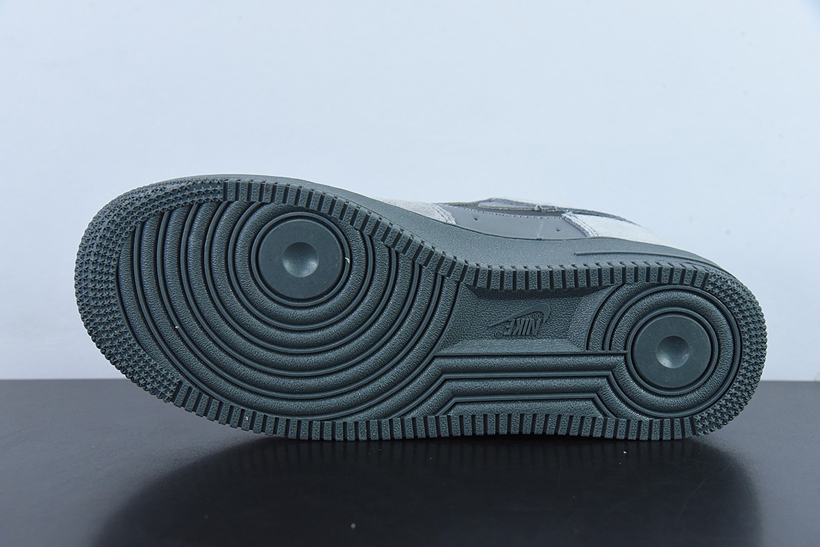 耐克Nike Air Force 1 翻毛深灰蓝黑小双钩空军一号低帮休闲板鞋 货号：DO6709-002