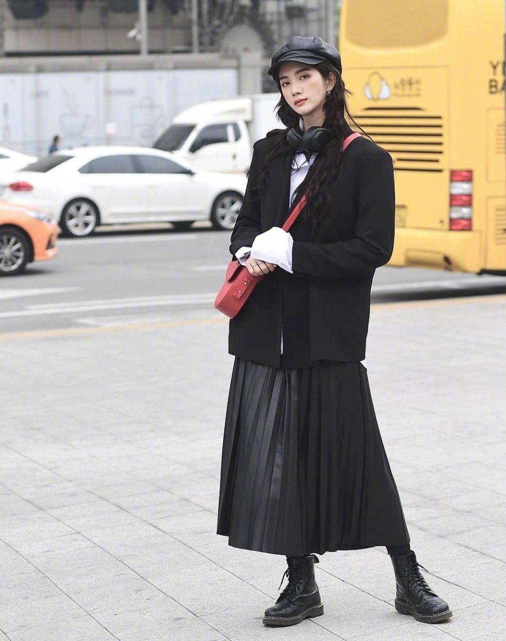 看了杭州街拍才发现：“穿裙过冬”也可以时髦又保暖，美得不做作