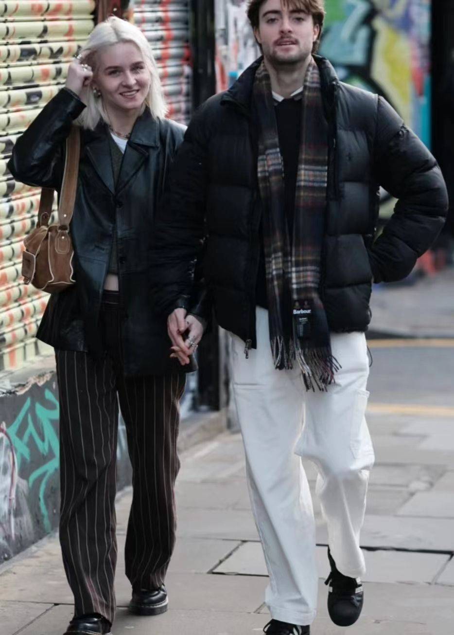 最美的情侣穿搭，还是在冬季的“伦敦街头”，优雅时尚又随性