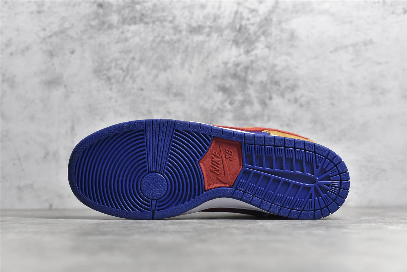 耐克Dunk SB棕红蓝麂皮低帮 Nike SB Dunk Low Pro PaPa Bear 耐克麂皮板鞋 顶级版本耐克Dunk复刻 货号：BQ6817 700