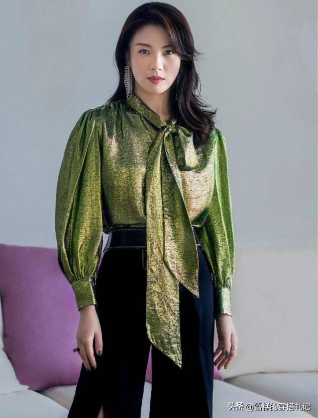 女人过了40岁别“扮嫩”！学学刘涛的“高级穿搭”，时髦显气质