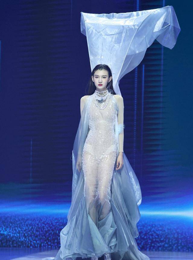 新华全媒+中国国际时装周（2023春夏系列）在北京拉开帷幕