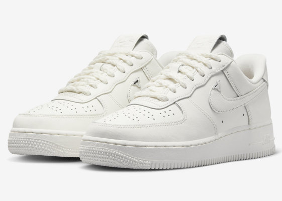Nike为Air Force 1的Swooses添加铬帽
