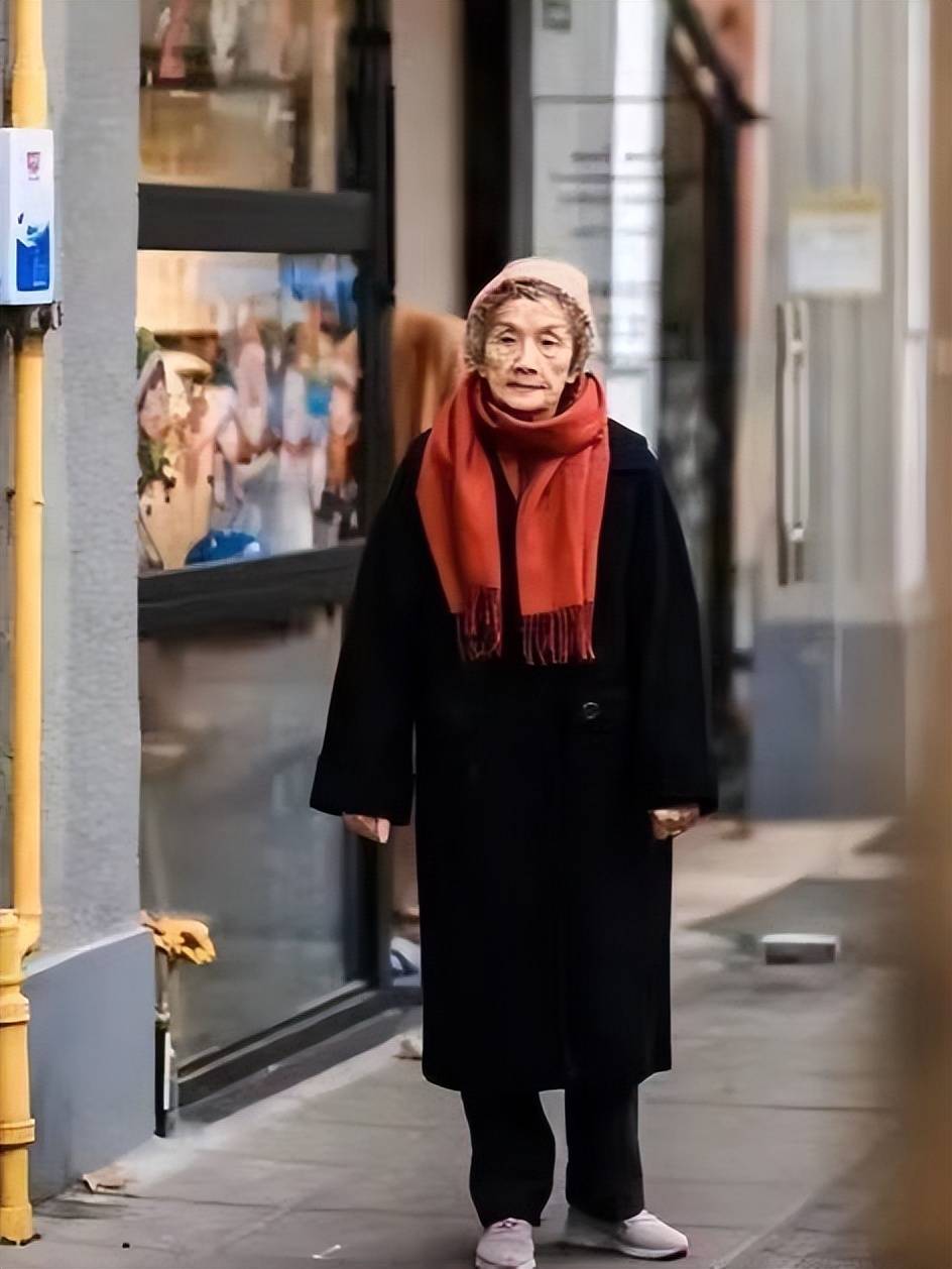 这群年龄70+的时髦奶奶告诉你，女人老了，穿衣“添彩”太时髦
