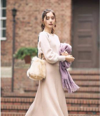 2022日本女生“春季”穿搭，巧用淡色系穿搭，温柔简约又好看