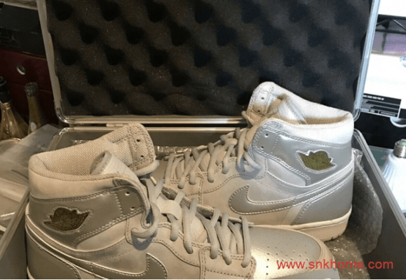 昔日神鞋迎来复刻发售 Air Jordan 1 “Japan”日本限定白银配色 货号：DC1788-029