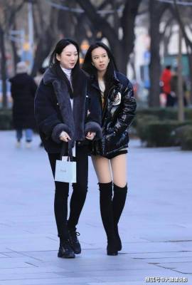 杭州街拍小姐姐“光腿神器”，看上去挺冷，秀出美腿，保暖又时髦