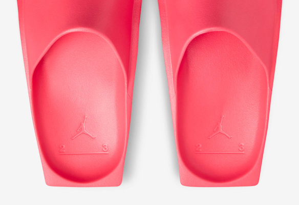 教你超适合夏天的清新造型！Jordan 全新拖鞋官图曝光！