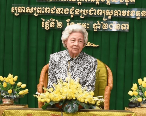 86岁柬埔寨太后快把北京当第二个故乡！穿紫裙访华，气场比儿子强