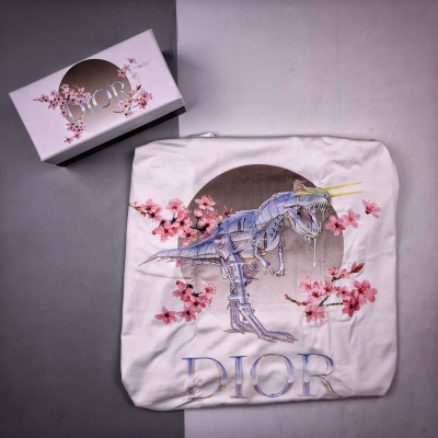 Dior/迪奥 X 空山基联名 19ss 樱花机械恐龙短袖 定染80g纯棉面料，丝滑舒爽，