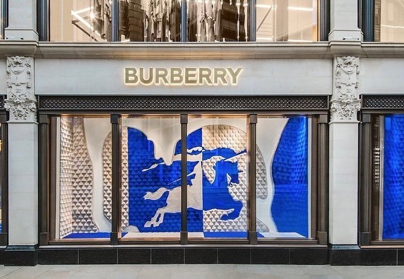 SUB STUDIO 参与 BURBERRY 伦敦门店的橱窗设计