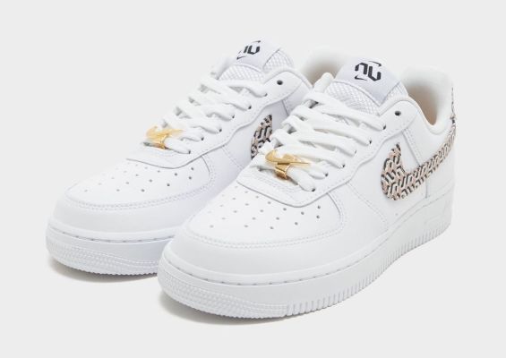 Nike Air Force 1 Low“United in Victory”白色表面
