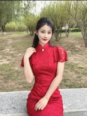 旗袍裙怎么搭配外套_华美绝伦的旗袍裙，加入了现代元素，时尚又充满了中国特色