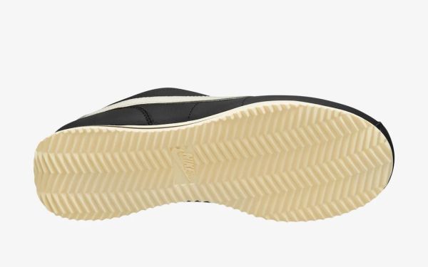 Nike Cortez“黑/帆”采用优质结构