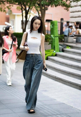 又被北京男生的街拍华丽了：衣著露腰，裙长过脚踝，高阶又流行时尚