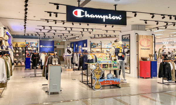 冠军官方旗舰店和冠军运动旗舰店有什么区别,Champion 品牌被拍卖，起拍价高达  亿美元