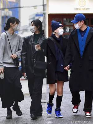 看了南韩男生的街拍，忽然辨认出：黑外套不丑了，照著他们穿真流行时尚