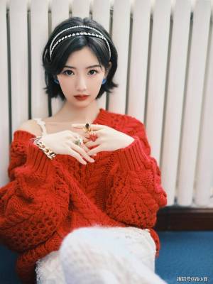 刘恺威催热了“圣诞节”穿搭：红毛衣+小裙装+长发，流行时尚老土又贵戚