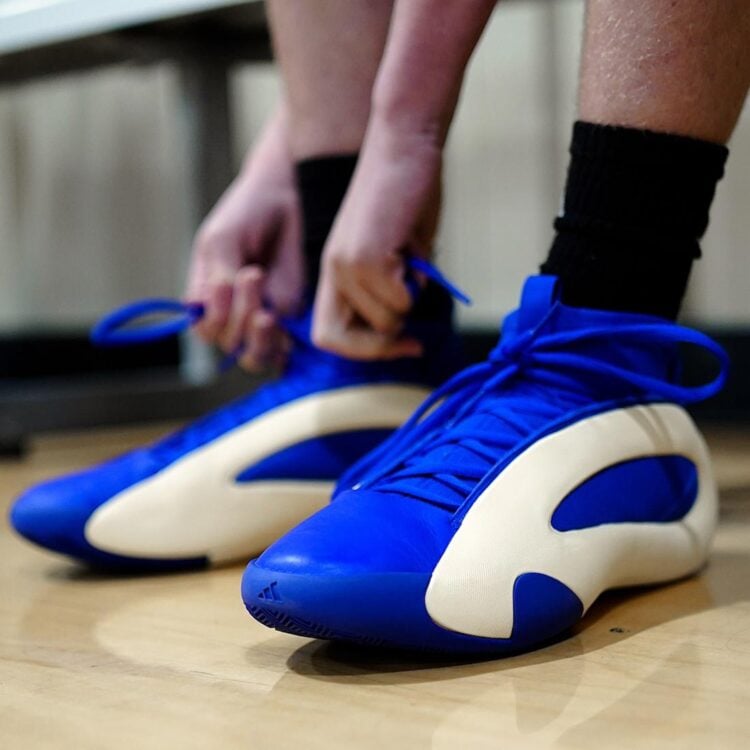 2024.5.1球鞋发售:蓝色中帮透气篮球鞋 Adidas Harden Vol.1。 8 “Blue Fusion”IE2697