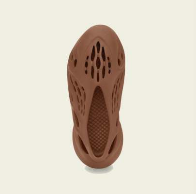 今日发售adidas  Yeezy Foam RNNR “Clay Red”运动凉鞋