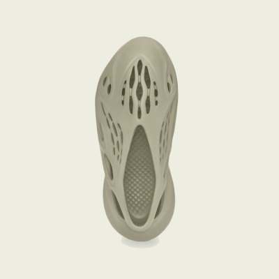 今日发售adidas  Yeezy Foam RNNR “Stone Salt”运动凉鞋 GV684