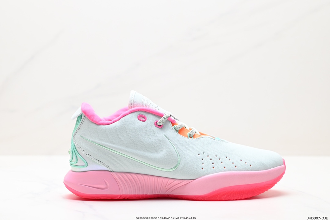 实战扛鼎利器！Nike LeBron XXI勒布朗詹姆斯全新签名鞋男士篮球鞋
这款鞋子延续了低帮设计